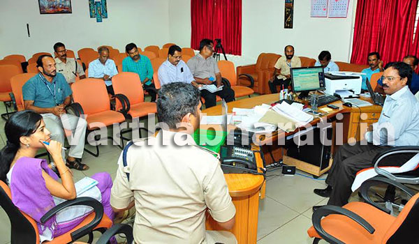 ಕಾಸರಗೋಡು : ಸುನಾಮಿ ದುರಂತ ಸಂಭವಿಸುವ ಸಂದರ್ಭದಲ್ಲಿ  ಕೈಗೊಳ್ಳಬೇಕಾದ  ಸುರಕ್ಷತಾ ಕ್ರಮಗಳ ಕುರಿತು ಅಣಕು ಪ್ರದರ್ಶನ